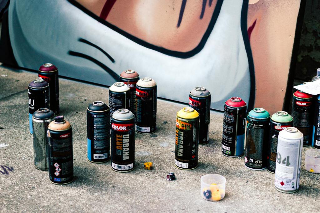 El artista grafitero Banksy promociona sus obras con vídeos propios para su consumo digital en redes sociales
